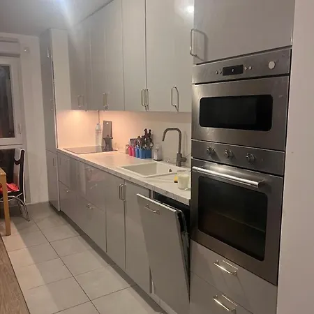 Private 25 Minutes From « la Defense » Homestay