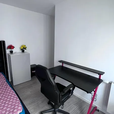 Private 25 Minutes From « la Defense » * Sartrouville