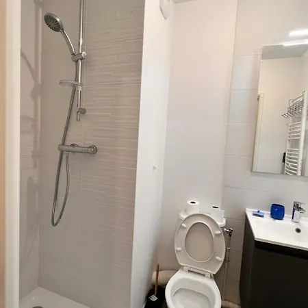 Private 25 Minutes From « la Defense » Homestay *